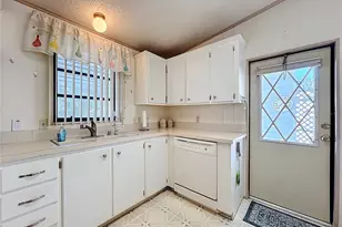 25125 Bellevue, Leesburg, FL 34748 - Photo 17