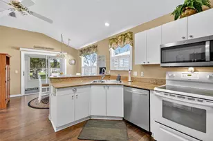 931 Oleander St, Lady Lake, FL 32159 - Photo 9