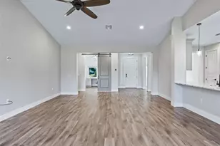 562 Dowling Cir, Lady Lake, FL 32159 - Photo 9