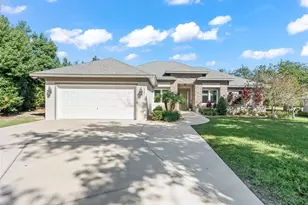 562 Dowling Cir, Lady Lake, FL 32159 - Photo 3