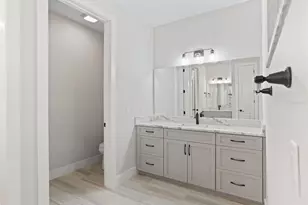 562 Dowling Cir, Lady Lake, FL 32159 - Photo 33