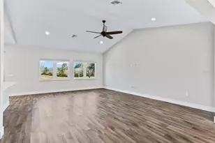 562 Dowling Cir, Lady Lake, FL 32159 - Photo 7