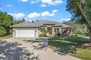 562 Dowling Cir, Lady Lake, FL 32159 - Photo 1