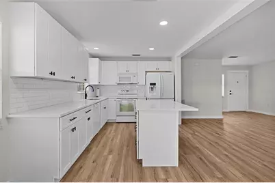 323 W Lady Lake Boulevard, Lady Lake, FL 32159 - Photo 11