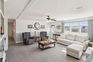 1193 NW 12th Ln, Lake Panasoffkee, FL 33538 - Photo 3