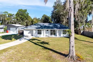 1015 Cr 463B, Lake Panasoffkee, FL 33538 - Photo 15