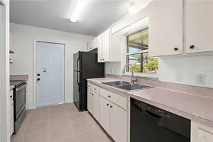 1015 Cr 463B, Lake Panasoffkee, FL 33538 - Photo 33