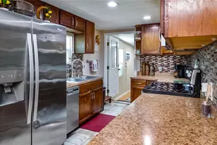 172 S Virginia Ave, Center Hill, FL 33514 - Photo 9