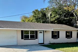 607 Ridge Pl, Tavares, FL 32778 - Photo 1