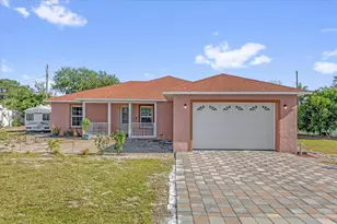 910 Rich Dr, Mount Dora, FL 32757 - Photo 1