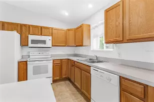 2732 Privada Dr, The Villages, FL 32162 - Photo 15