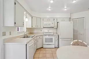 305 Brigadoon Cir, Leesburg, FL 34788 - Photo 17