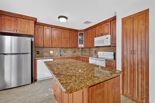 145 Lake Catherine Cir, Groveland, FL 34736 - Photo 11