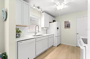 729 Hernandez Dr, The Villages, FL 32159 - Photo 11