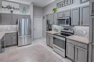 9238 SE 171st Cooper Loop, The Villages, FL 32162 - Photo 11