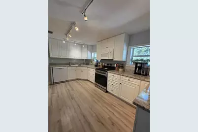 811 N Disston Avenue, Tavares, FL 32778 - Photo 11