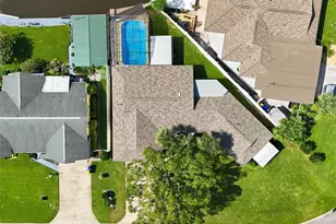 1611 Canal Ct, Tavares, FL 32778 - Photo 5