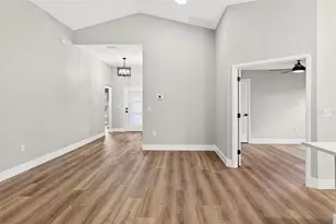 225 Hillside Ave, Umatilla, FL 32784 - Photo 37