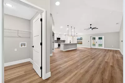 225 Hillside Avenue, Umatilla, FL 32784 - Photo 9