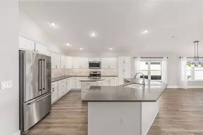 5631 Fernandes Court, The Villages, FL 32163 - Photo 9