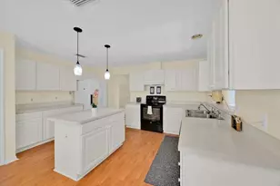 528 Carrera Dr, The Villages, FL 32159 - Photo 13