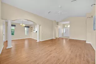 528 Carrera Dr, The Villages, FL 32159 - Photo 9