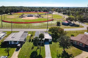 1043 Capella Dr, Tavares, FL 32778 - Photo 39