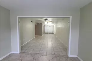 18101 Sandalwood Dr, Wildwood, FL 34785 - Photo 9