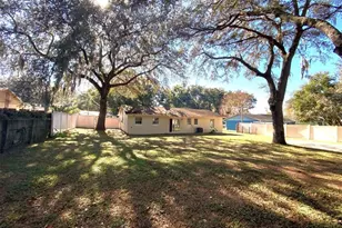 11585 SE 129th Ln, Ocklawaha, FL 32179 - Photo 17