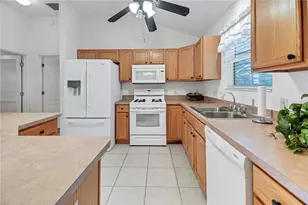 1203 Laurel Oak Ln, Lady Lake, FL 32159 - Photo 11