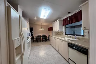 3937 Citrus Cir, Fruitland Park, FL 34731 - Photo 5