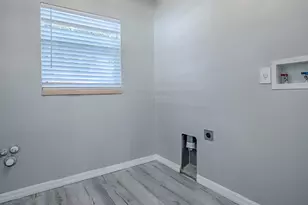 1321 Kellogg Dr, Tavares, FL 32778 - Photo 9