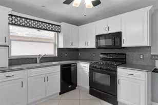 1822 Augustine Dr, The Villages, FL 32159 - Photo 7