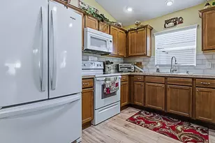 2121 Aber Ln, The Villages, FL 32163 - Photo 3