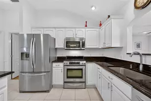 938 Joanna Ln, The Villages, FL 32162 - Photo 9