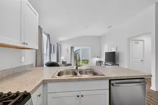 832 Conroe St, The Villages, FL 34762 - Photo 7