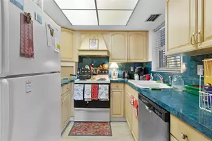 15104 Sandalwood Dr, Wildwood, FL 34785 - Photo 9