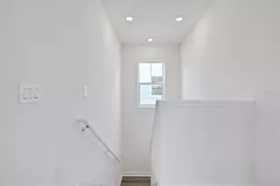 9015 Rothman Ln, Lakewood Ranch, FL 34240 - Photo 17