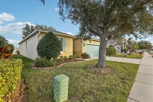 1689 Strathmore Cir, Mount Dora, FL 32757 - Photo 3