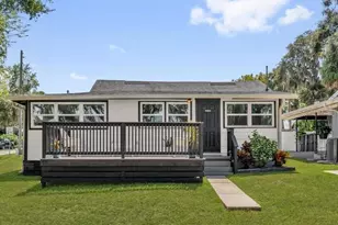 1214 E Caroline St, Tavares, FL 32778 - Photo 1