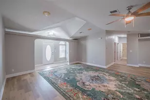 27925 N Pelican Isle Dr, Leesburg, FL 34748 - Photo 5