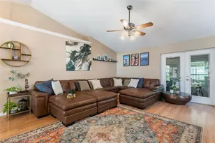 1095 Club Hills Dr, Eustis, FL 32726 - Photo 9