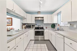 402 Clusterwood Dr, Yalaha, FL 34797 - Photo 9