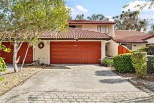 402 Clusterwood Dr, Yalaha, FL 34797 - Photo 1