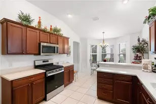 298 Society Hill Cir, The Villages, FL 32162 - Photo 15