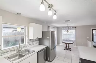 21 Cayman Cir, Umatilla, FL 32784 - Photo 7