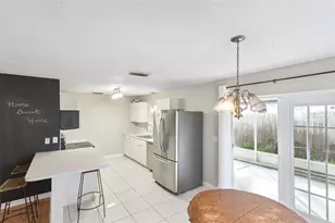 21 Cayman Cir, Umatilla, FL 32784 - Photo 5