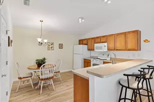 1358 Hollyberry Pl, The Villages, FL 32162 - Photo 11