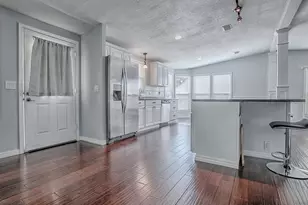 518 St Andrews Blvd, Lady Lake, FL 32159 - Photo 9