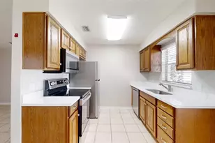 224 W McClendon St, Lady Lake, FL 32159 - Photo 7